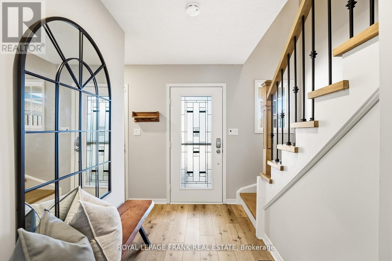 6 Short Crescent, Clarington, Ontario  L1E 2Z5 - Photo 3 - E12582482