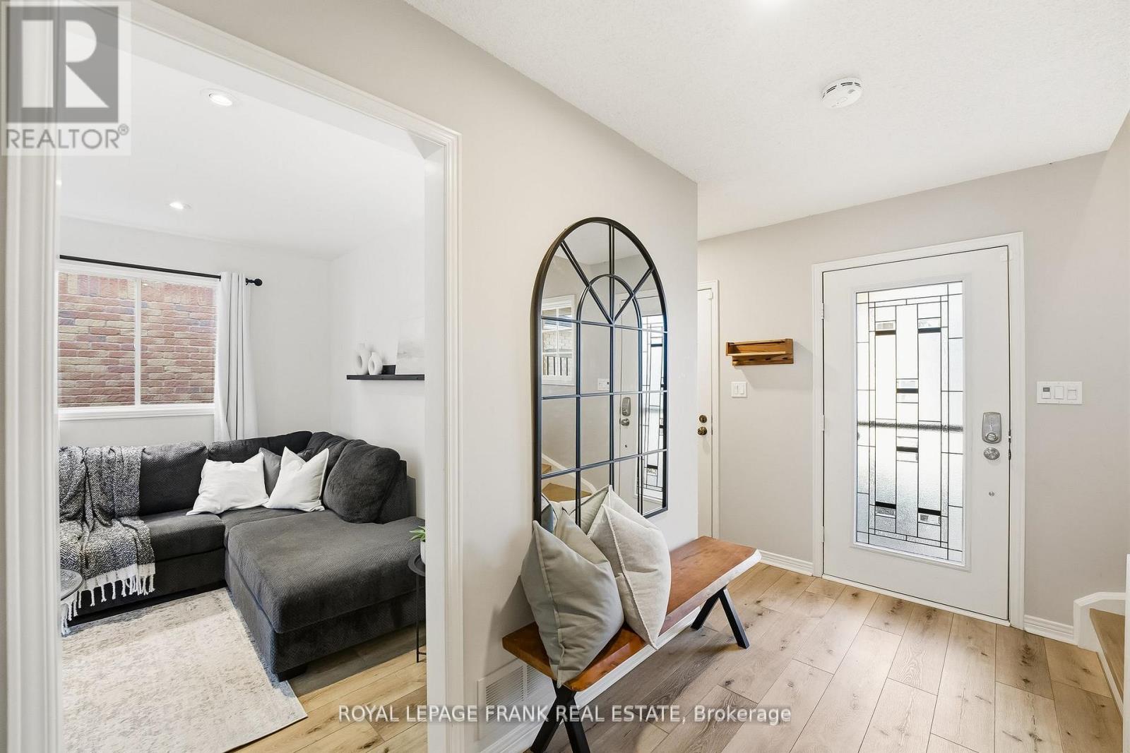 6 Short Crescent, Clarington, Ontario  L1E 2Z5 - Photo 4 - E12582482