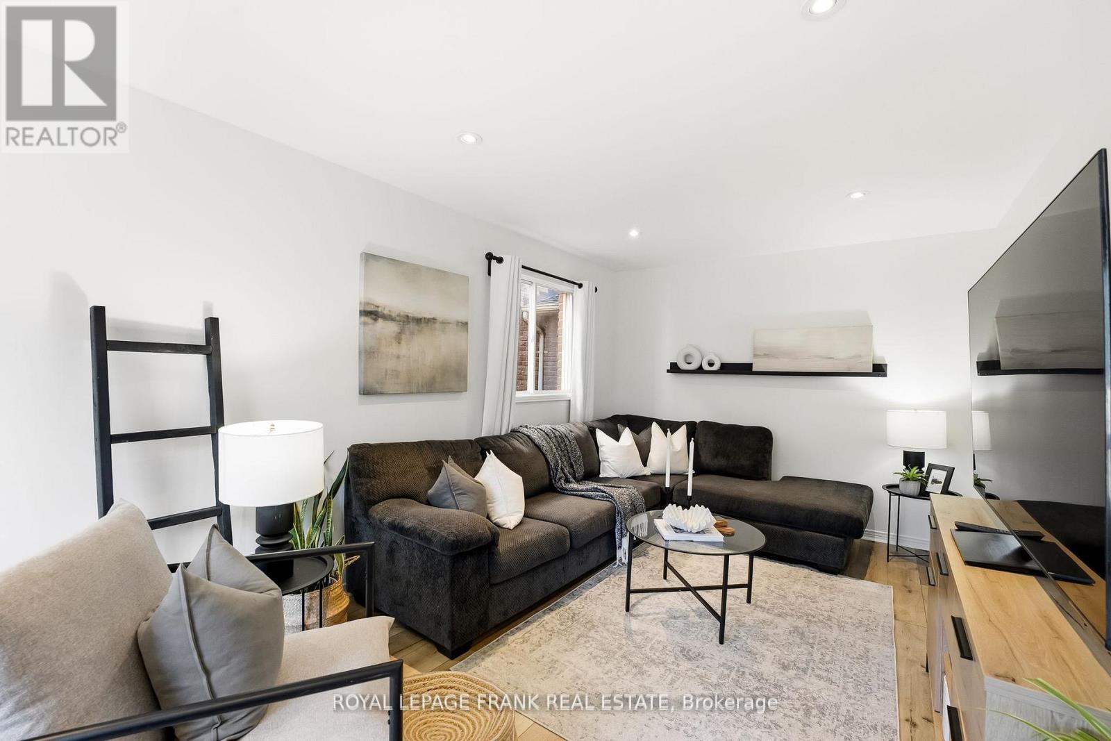 6 Short Crescent, Clarington, Ontario  L1E 2Z5 - Photo 5 - E12582482