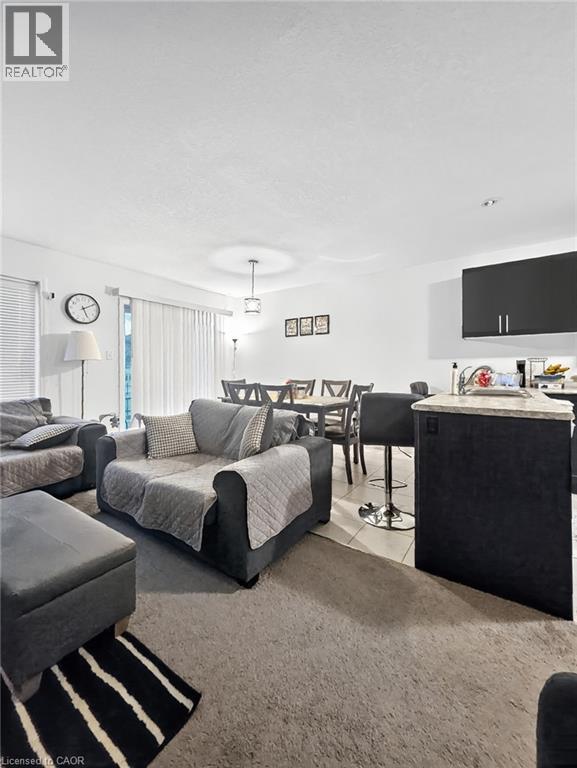 135 Hardcastle Drive Unit# 75, Cambridge, Ontario  N1S 0B6 - Photo 2 - 40787712