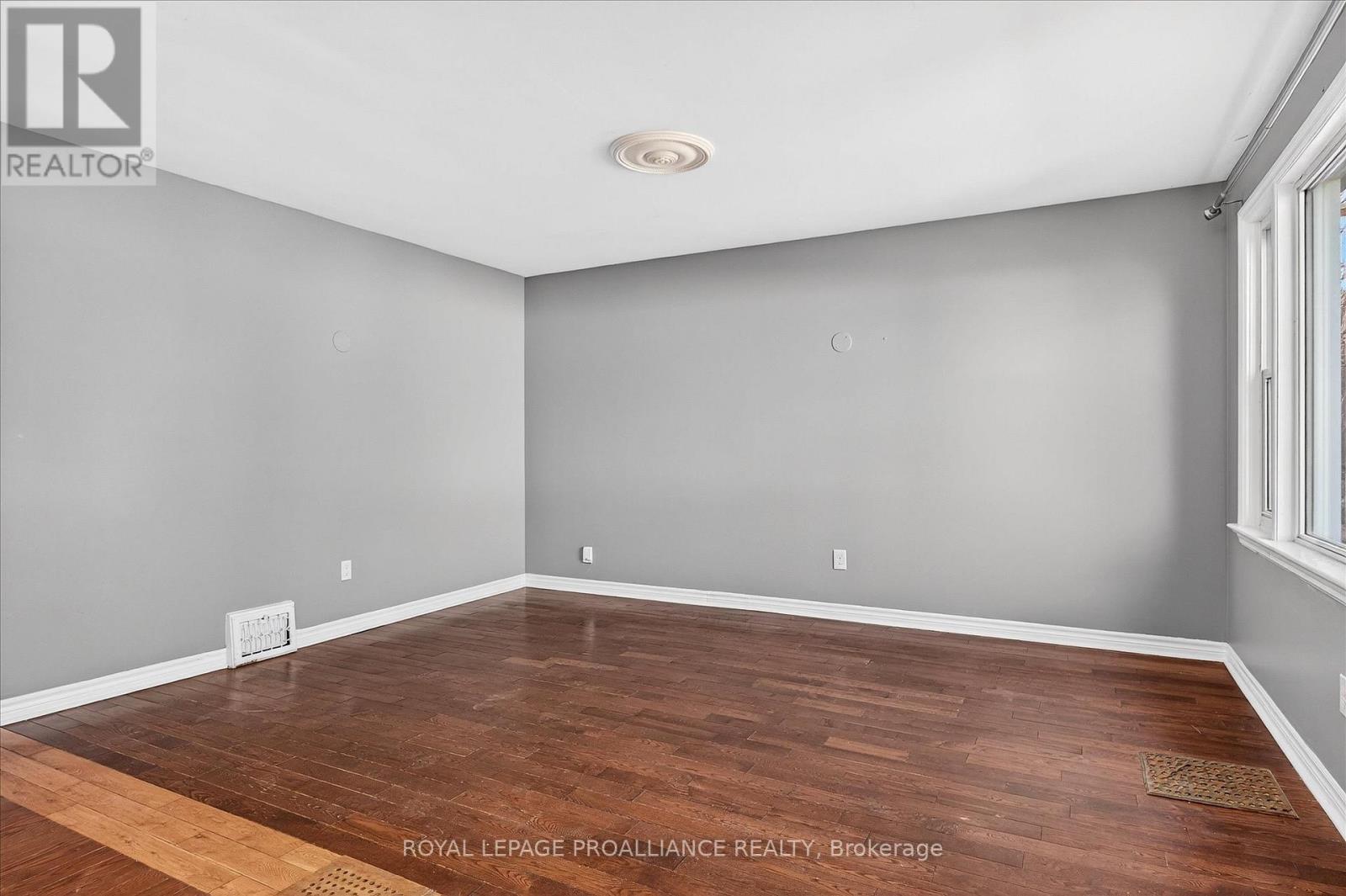 543 Howden Street, Peterborough, Ontario  K9J 4B4 - Photo 9 - X12582344