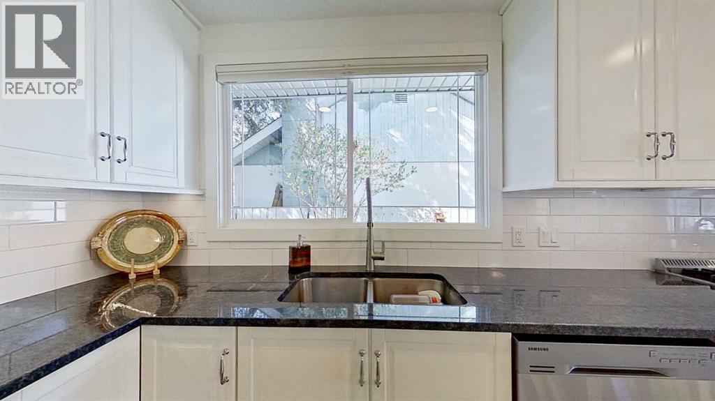 2932 Lathom Crescent Sw, Calgary, Alberta  T3E 5W7 - Photo 14 - A2270024