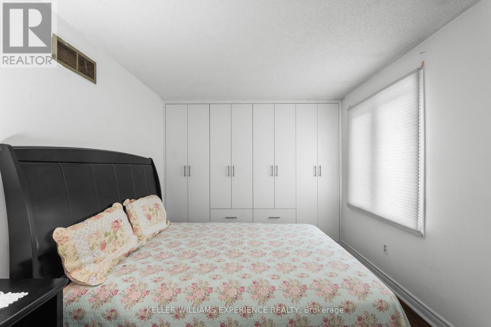 4 Sunshine Drive, Richmond Hill, Ontario  L4C 8K8 - Photo 19 - N12582314