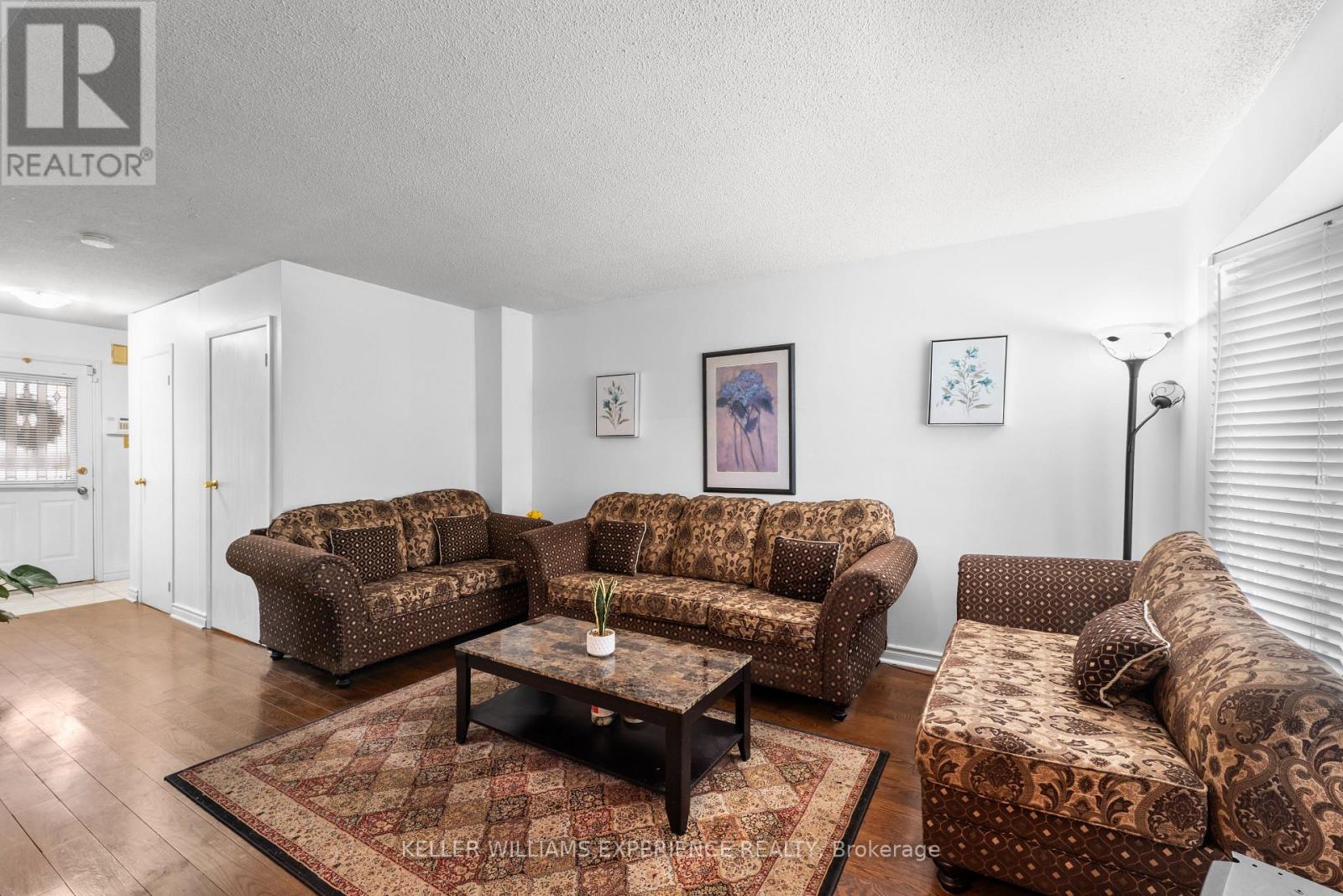 4 Sunshine Drive, Richmond Hill, Ontario  L4C 8K8 - Photo 6 - N12582314