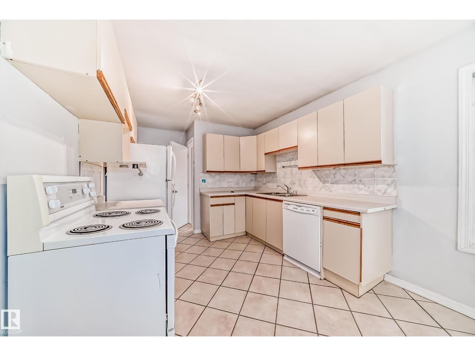 7539 76 Av Nw, Edmonton, Alberta  T6C 0H3 - Photo 5 - E4466869