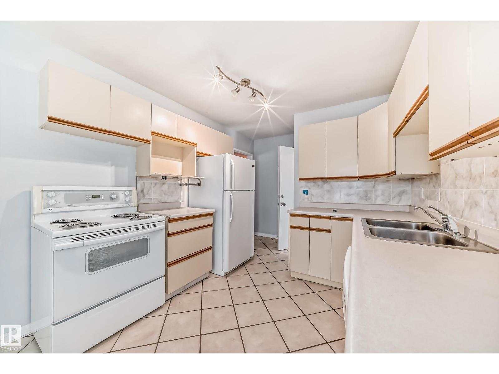 7539 76 Av Nw, Edmonton, Alberta  T6C 0H3 - Photo 7 - E4466869