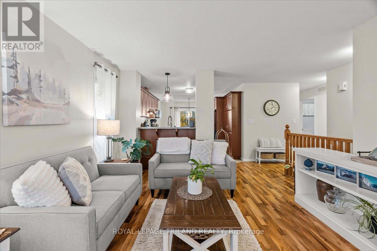 50 Queensway Drive, Strathroy-Caradoc, Ontario  N7G 4M3 - Photo 10 - X12582488