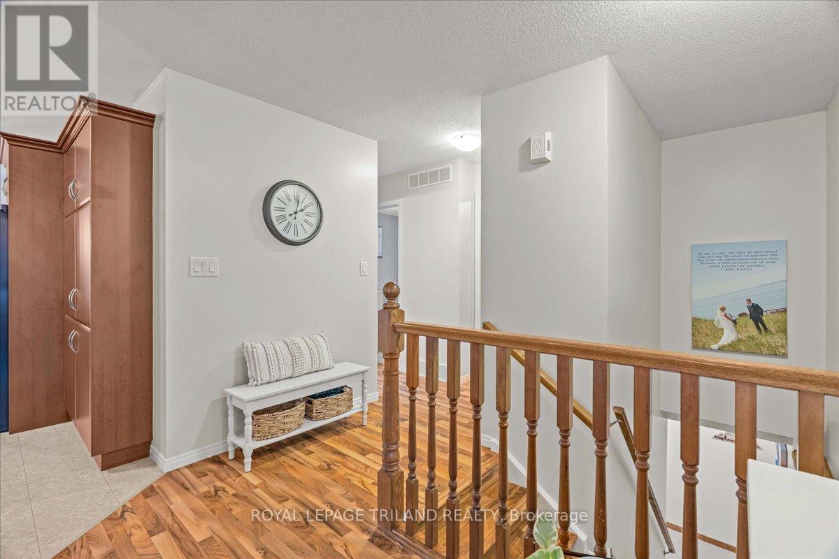 50 Queensway Drive, Strathroy-Caradoc, Ontario  N7G 4M3 - Photo 11 - X12582488