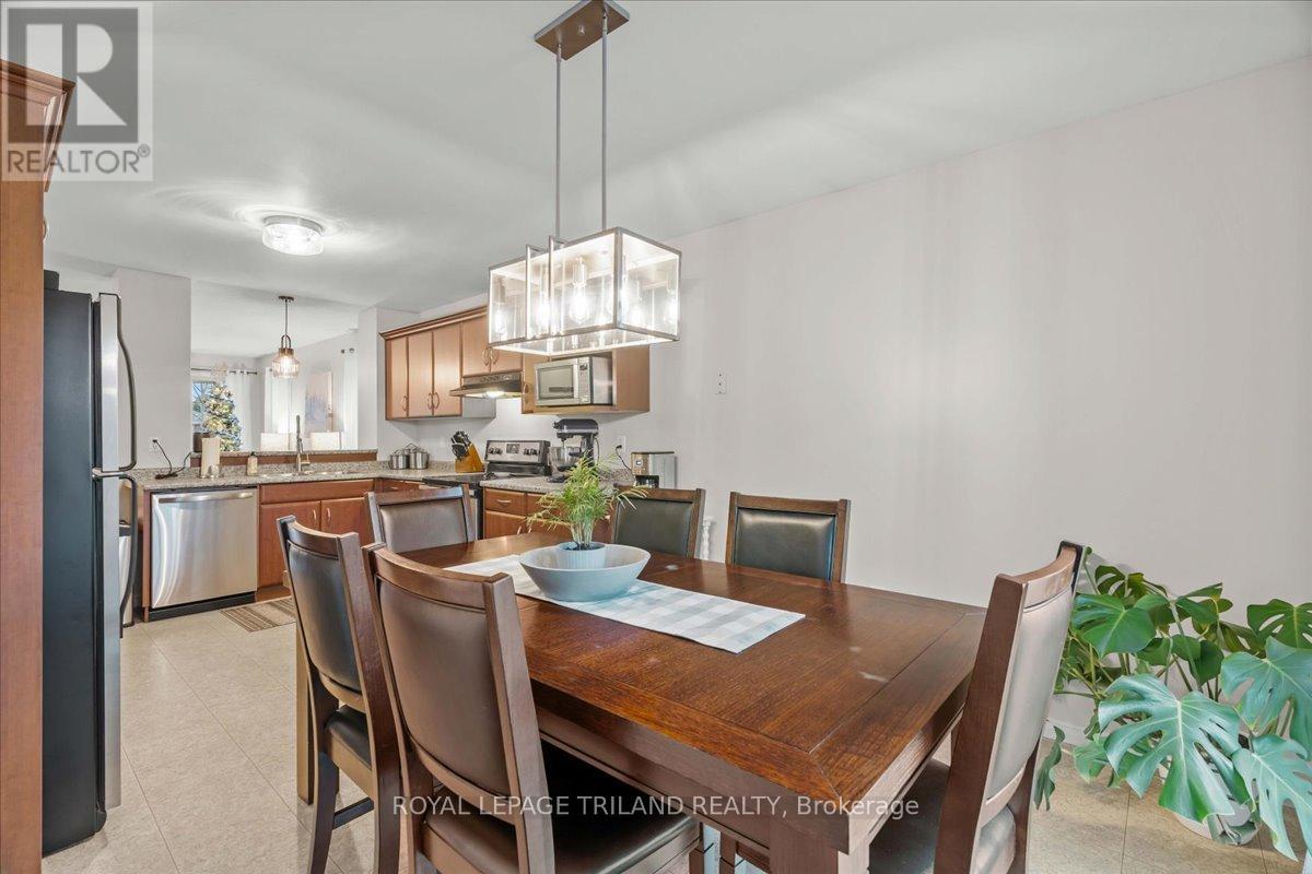 50 Queensway Drive, Strathroy-Caradoc, Ontario  N7G 4M3 - Photo 14 - X12582488