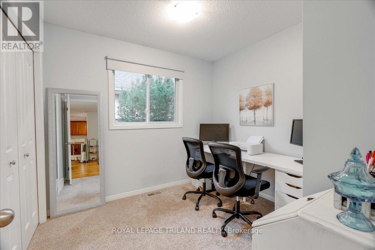 50 Queensway Drive, Strathroy-Caradoc, Ontario  N7G 4M3 - Photo 17 - X12582488