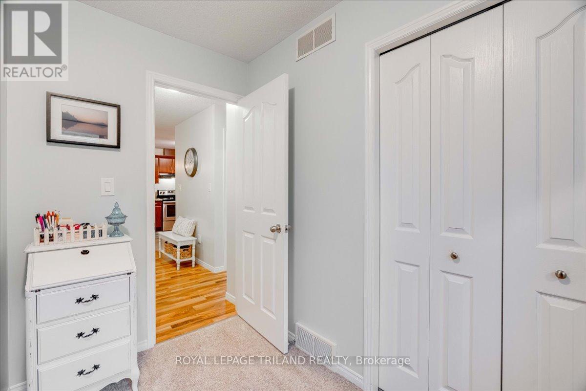 50 Queensway Drive, Strathroy-Caradoc, Ontario  N7G 4M3 - Photo 18 - X12582488