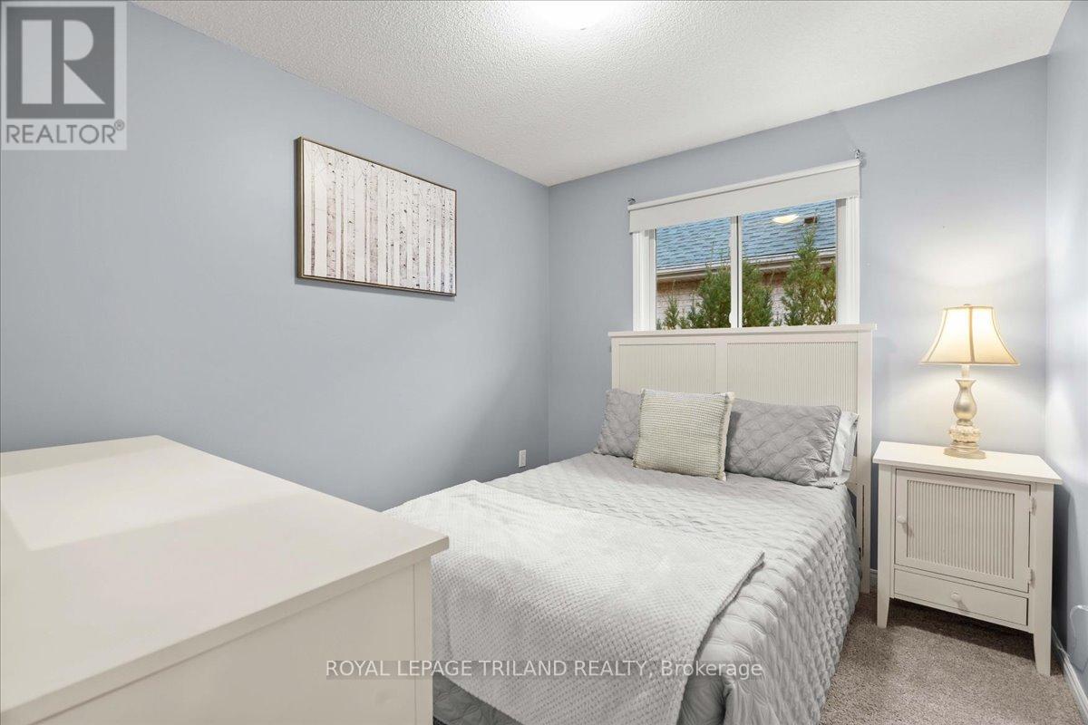 50 Queensway Drive, Strathroy-Caradoc, Ontario  N7G 4M3 - Photo 21 - X12582488