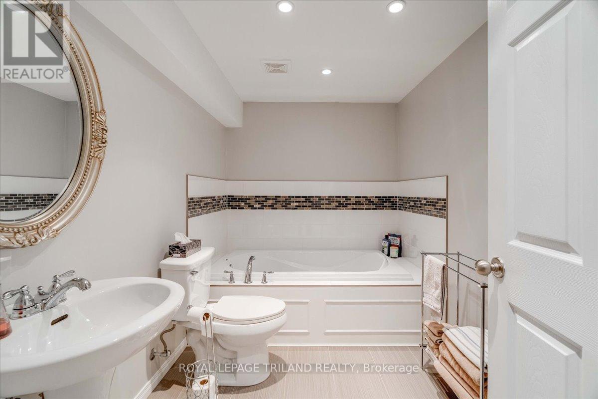 50 Queensway Drive, Strathroy-Caradoc, Ontario  N7G 4M3 - Photo 31 - X12582488