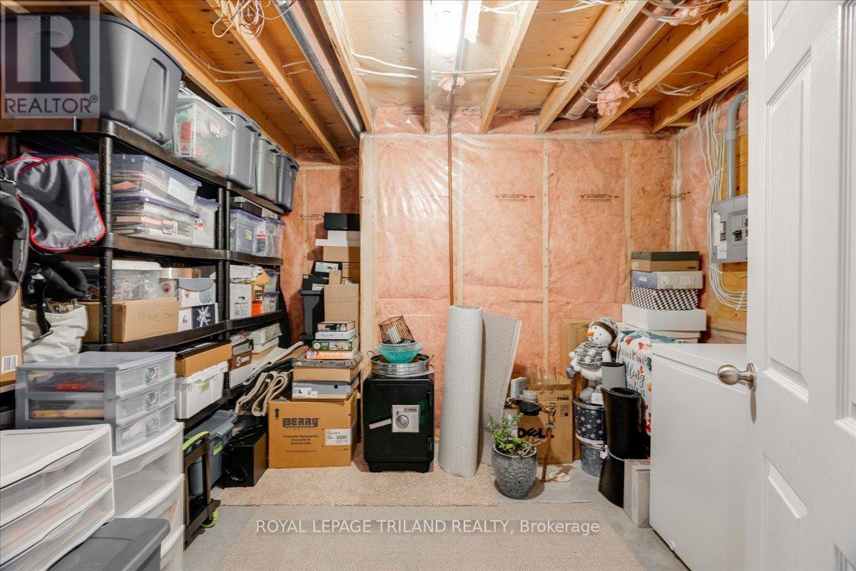 50 Queensway Drive, Strathroy-Caradoc, Ontario  N7G 4M3 - Photo 35 - X12582488