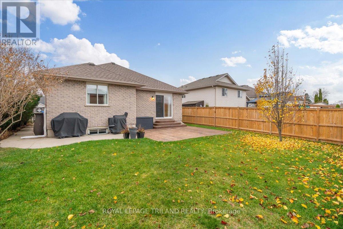 50 Queensway Drive, Strathroy-Caradoc, Ontario  N7G 4M3 - Photo 38 - X12582488