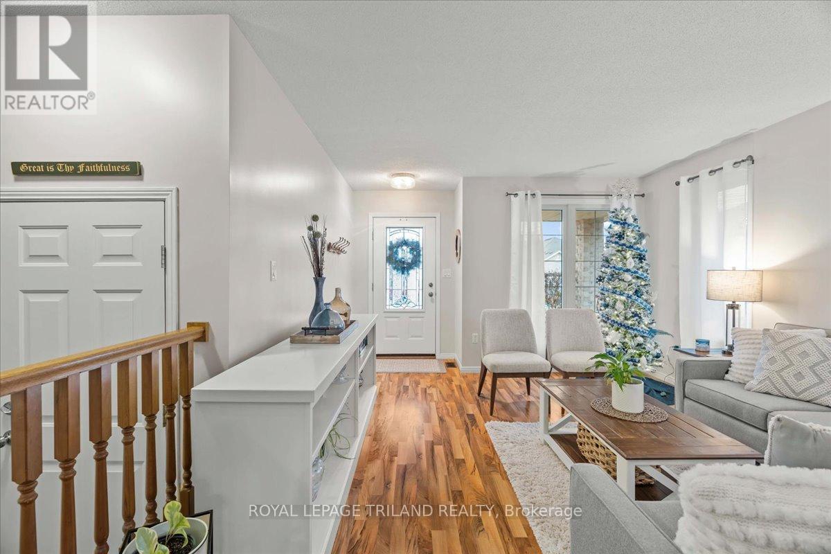 50 Queensway Drive, Strathroy-Caradoc, Ontario  N7G 4M3 - Photo 6 - X12582488