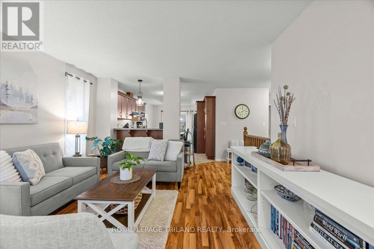 50 Queensway Drive, Strathroy-Caradoc, Ontario  N7G 4M3 - Photo 8 - X12582488