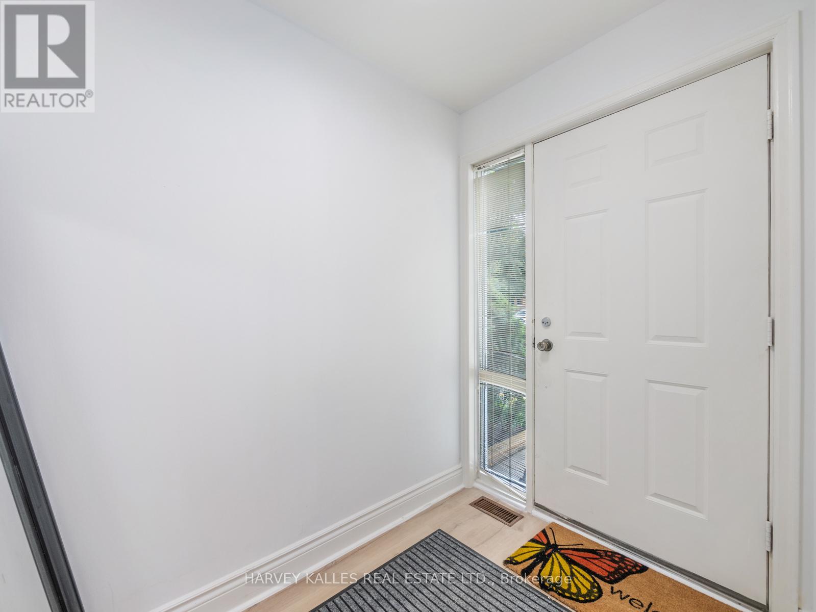 12 Gibson Avenue, Toronto, Ontario  M9V 2S6 - Photo 5 - W12582254