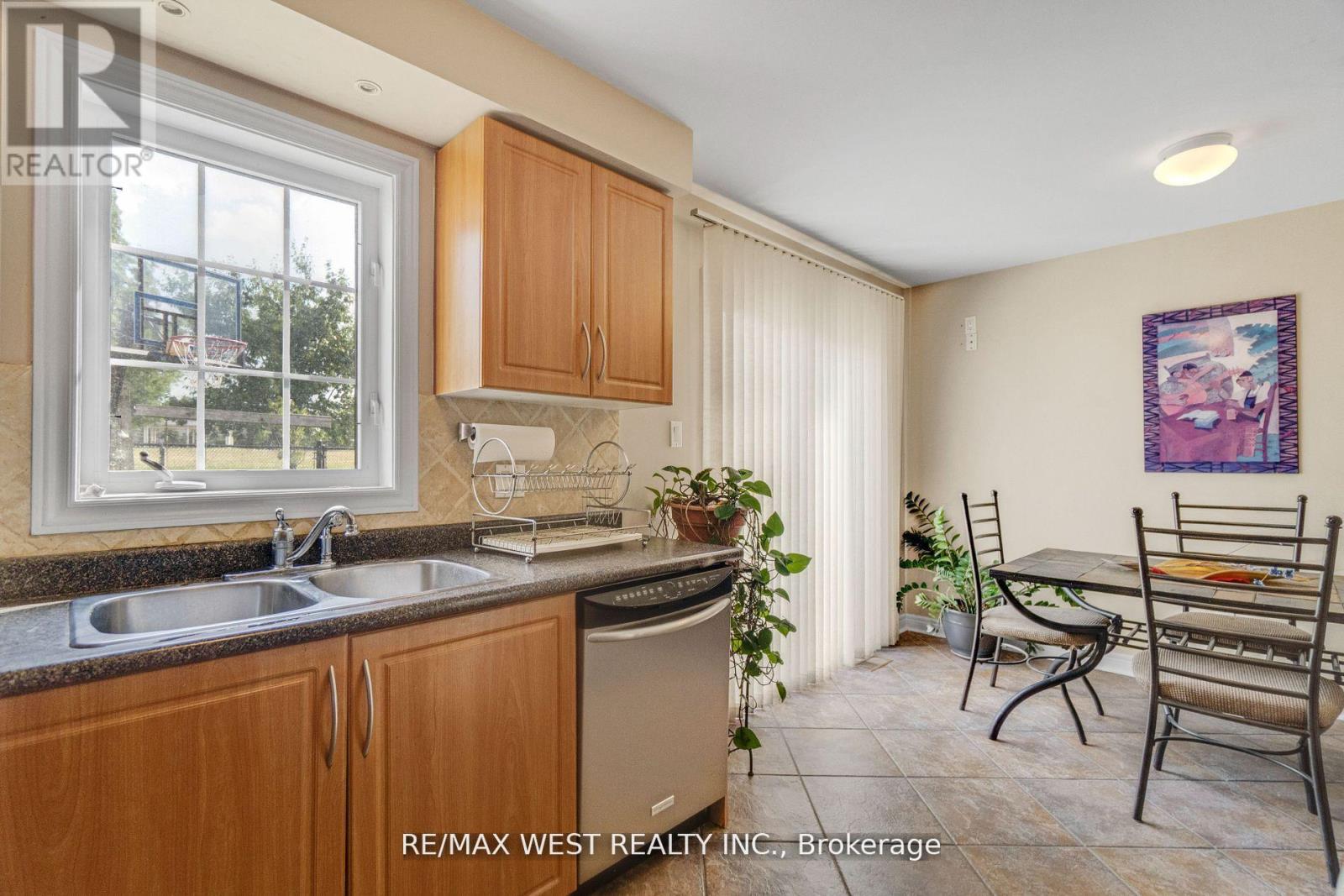 35 Rotunda Street, Brampton, Ontario  L6X 5E5 - Photo 2 - W12582270