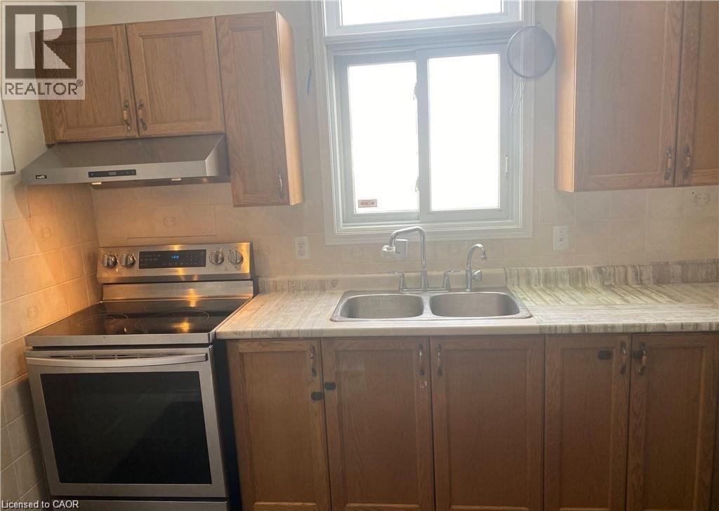 147 Activa Avenue, Kitchener, Ontario  N2E 3T3 - Photo 3 - 40790825