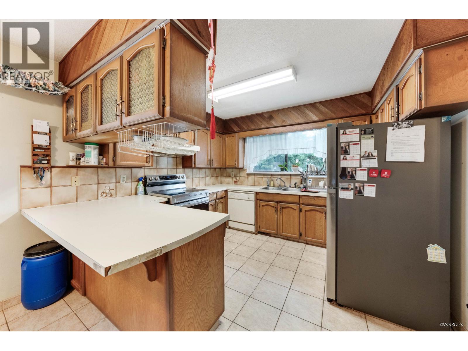 8167 10th Avenue, Burnaby, British Columbia  V3N 2S5 - Photo 13 - R3070359