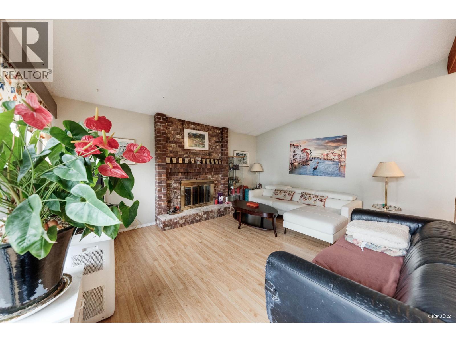 8167 10th Avenue, Burnaby, British Columbia  V3N 2S5 - Photo 7 - R3070359