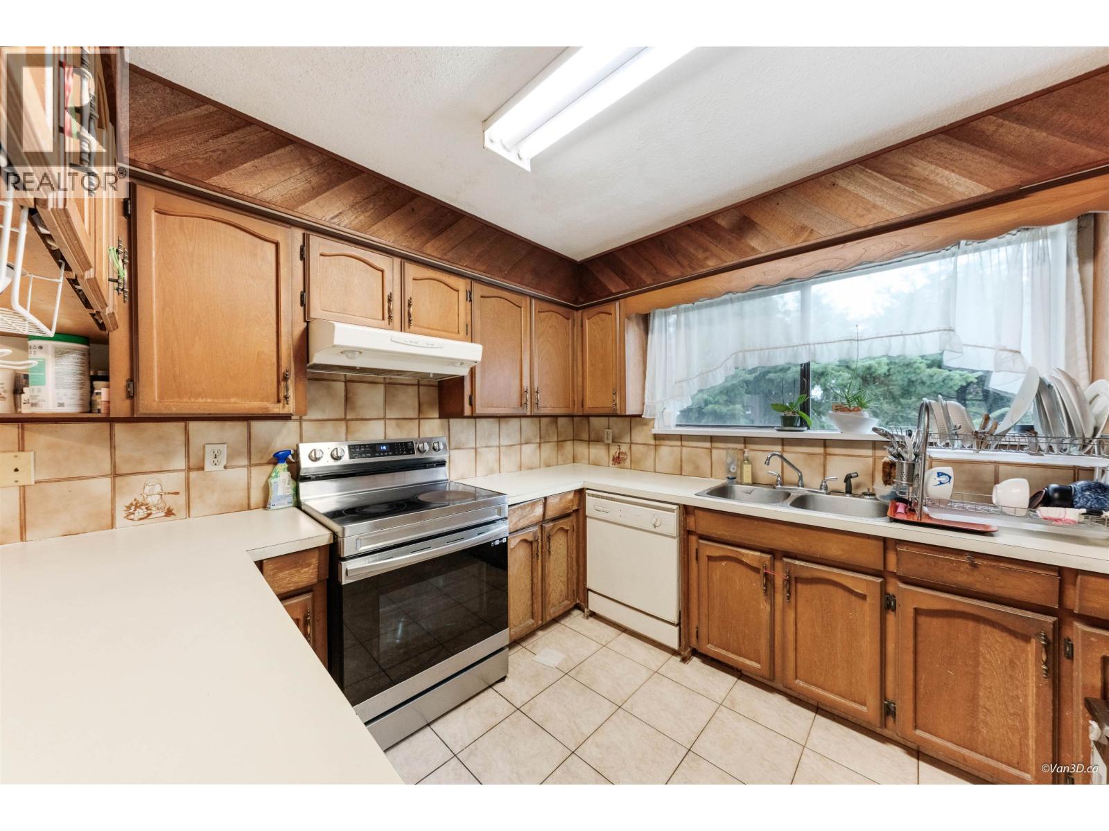 8167 10th Avenue, Burnaby, British Columbia  V3N 2S5 - Photo 12 - R3070359