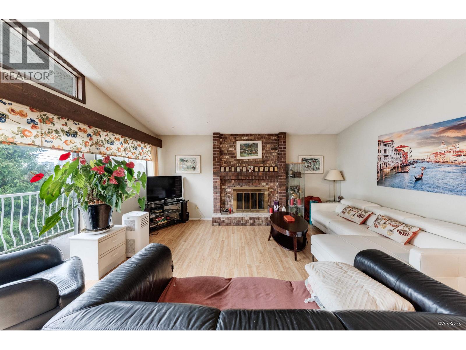 8167 10th Avenue, Burnaby, British Columbia  V3N 2S5 - Photo 4 - R3070359