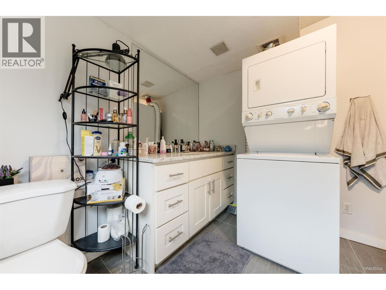 8167 10th Avenue, Burnaby, British Columbia  V3N 2S5 - Photo 28 - R3070359