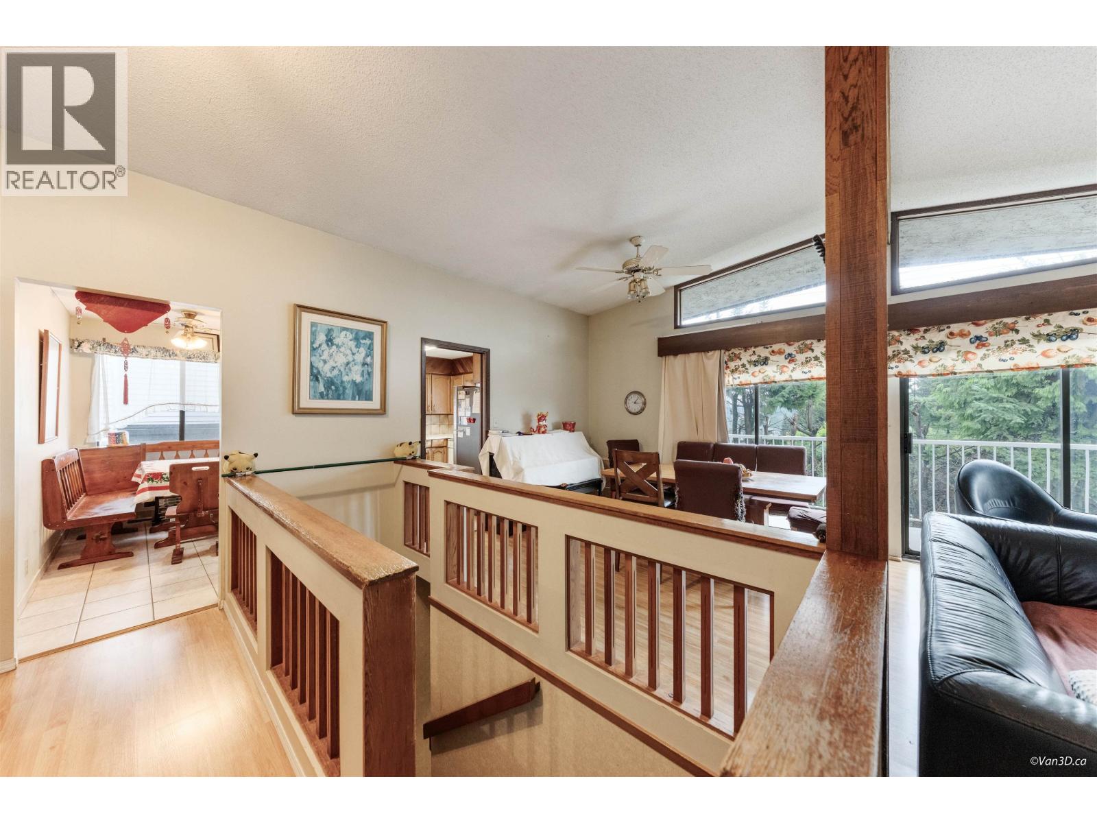 8167 10th Avenue, Burnaby, British Columbia  V3N 2S5 - Photo 3 - R3070359