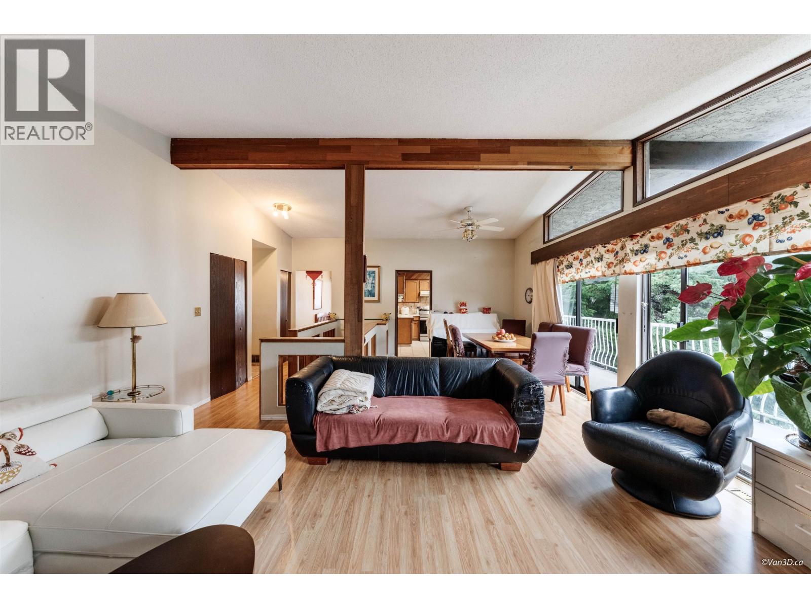 8167 10th Avenue, Burnaby, British Columbia  V3N 2S5 - Photo 9 - R3070359