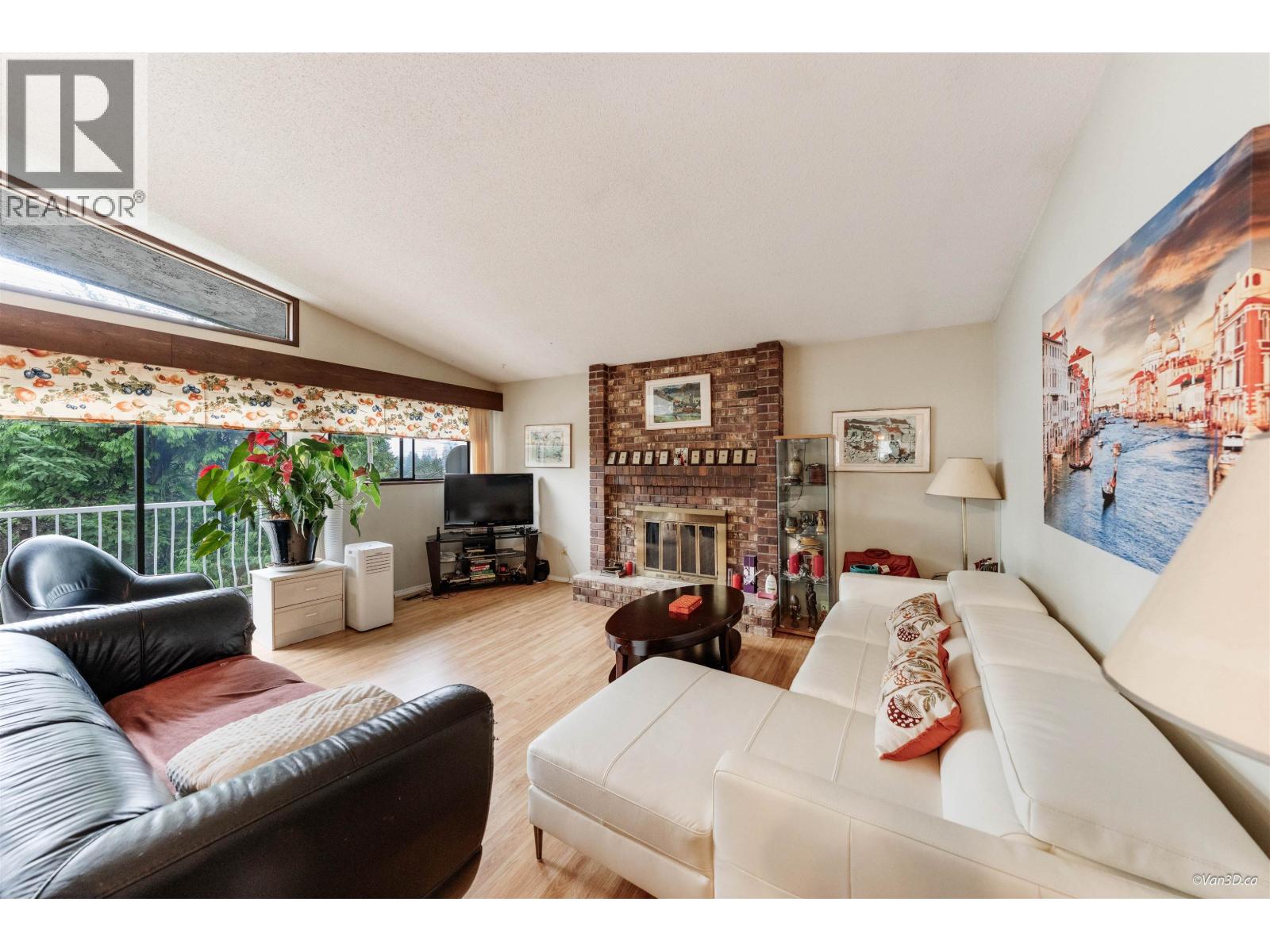 8167 10th Avenue, Burnaby, British Columbia  V3N 2S5 - Photo 5 - R3070359