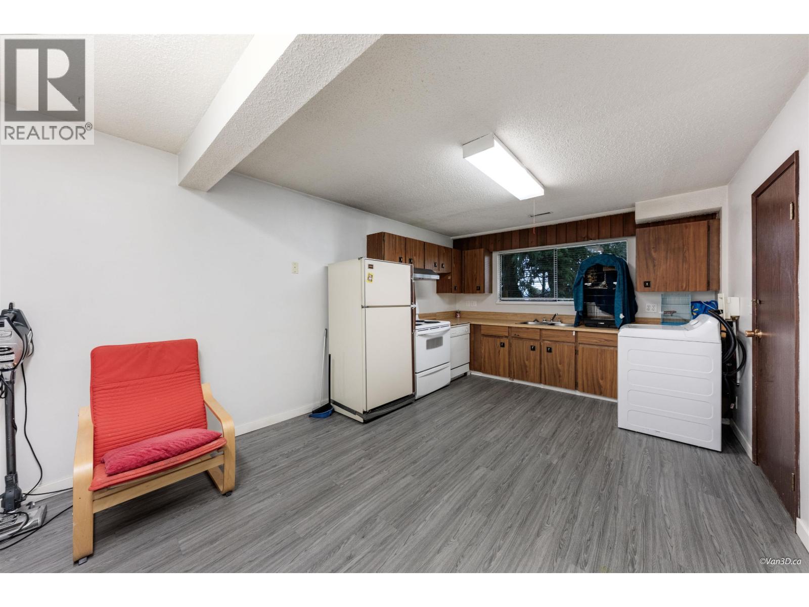 8167 10th Avenue, Burnaby, British Columbia  V3N 2S5 - Photo 32 - R3070359