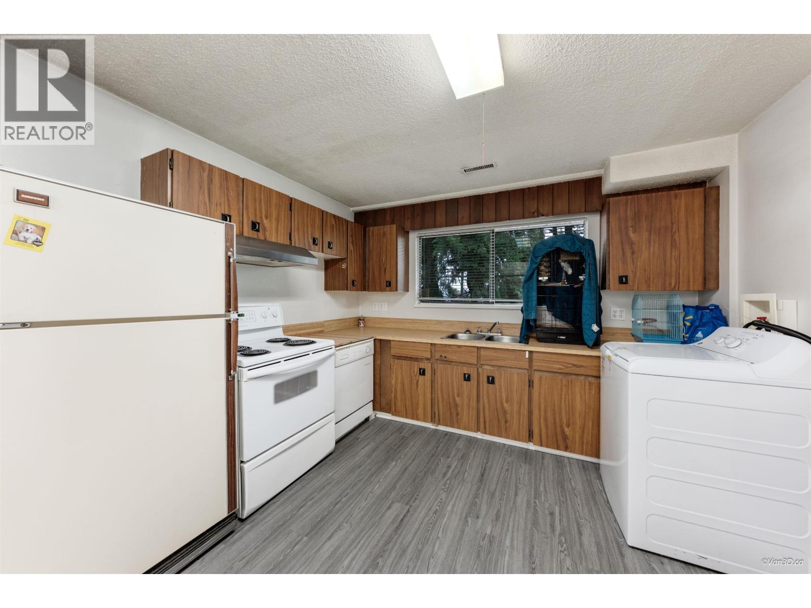 8167 10th Avenue, Burnaby, British Columbia  V3N 2S5 - Photo 31 - R3070359