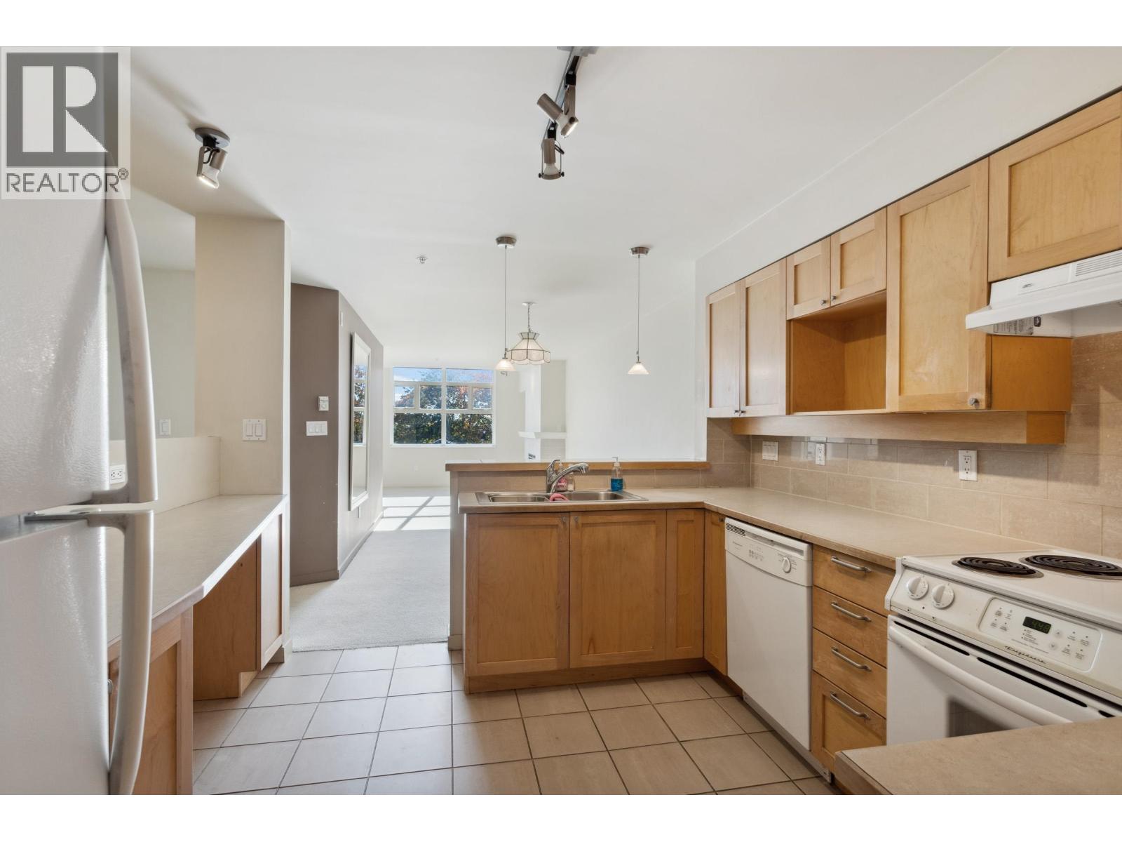 303 3580 W 41st Avenue, Vancouver, British Columbia  V6N 3E6 - Photo 3 - R3047911