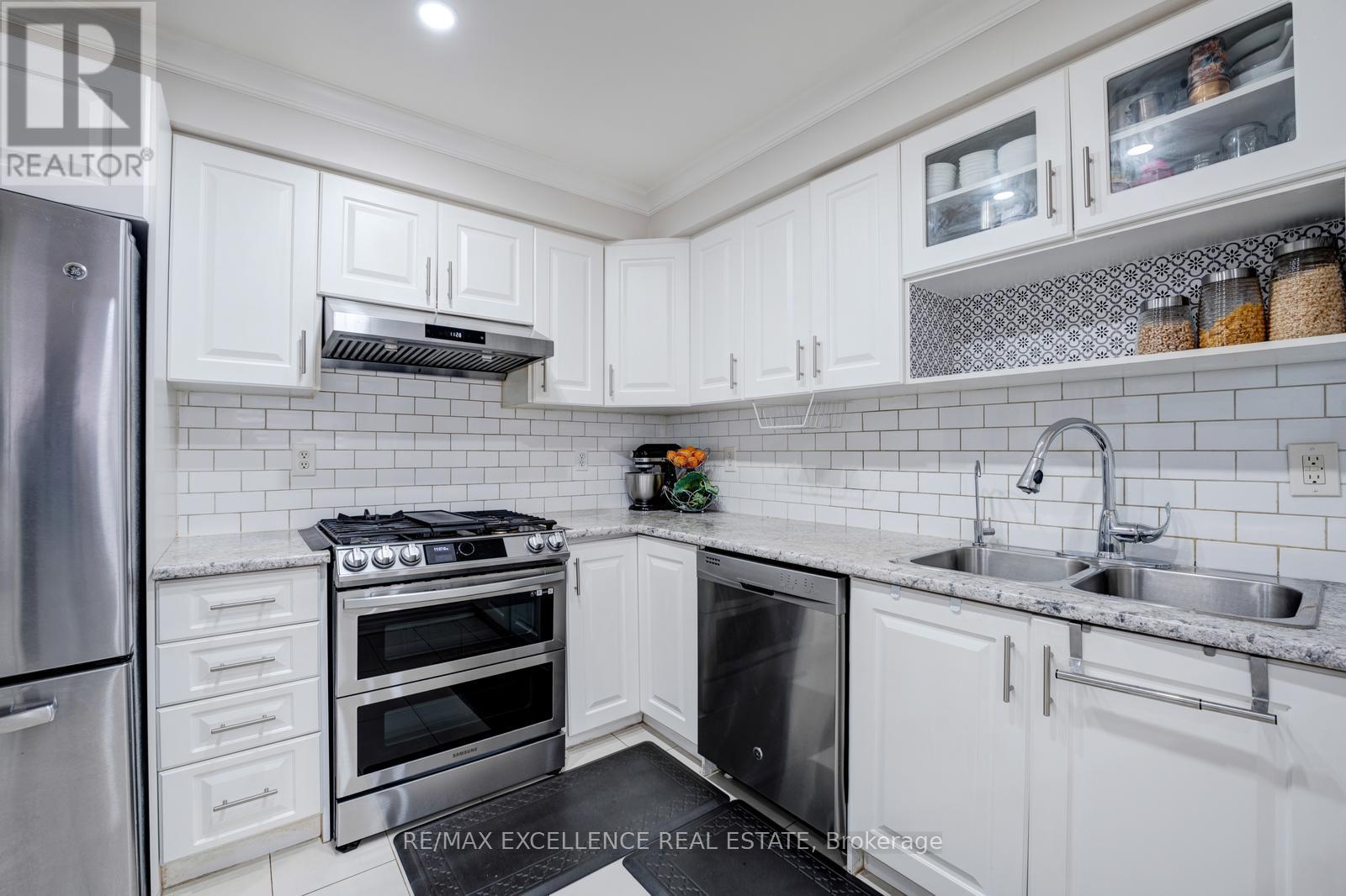 82 Carrie Crescent, Brampton, Ontario  L6Y 4Y6 - Photo 11 - W12580186