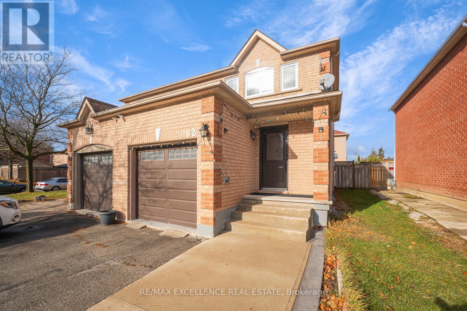 82 Carrie Crescent, Brampton, Ontario  L6Y 4Y6 - Photo 3 - W12580186
