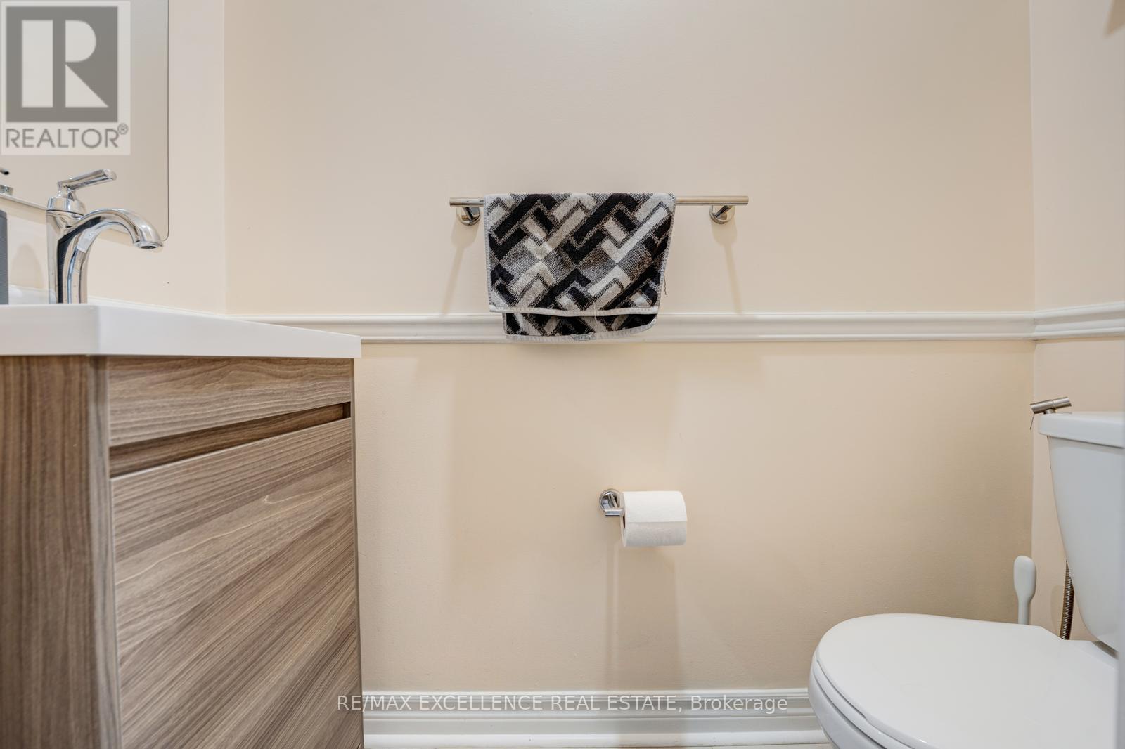 82 Carrie Crescent, Brampton, Ontario  L6Y 4Y6 - Photo 6 - W12580186