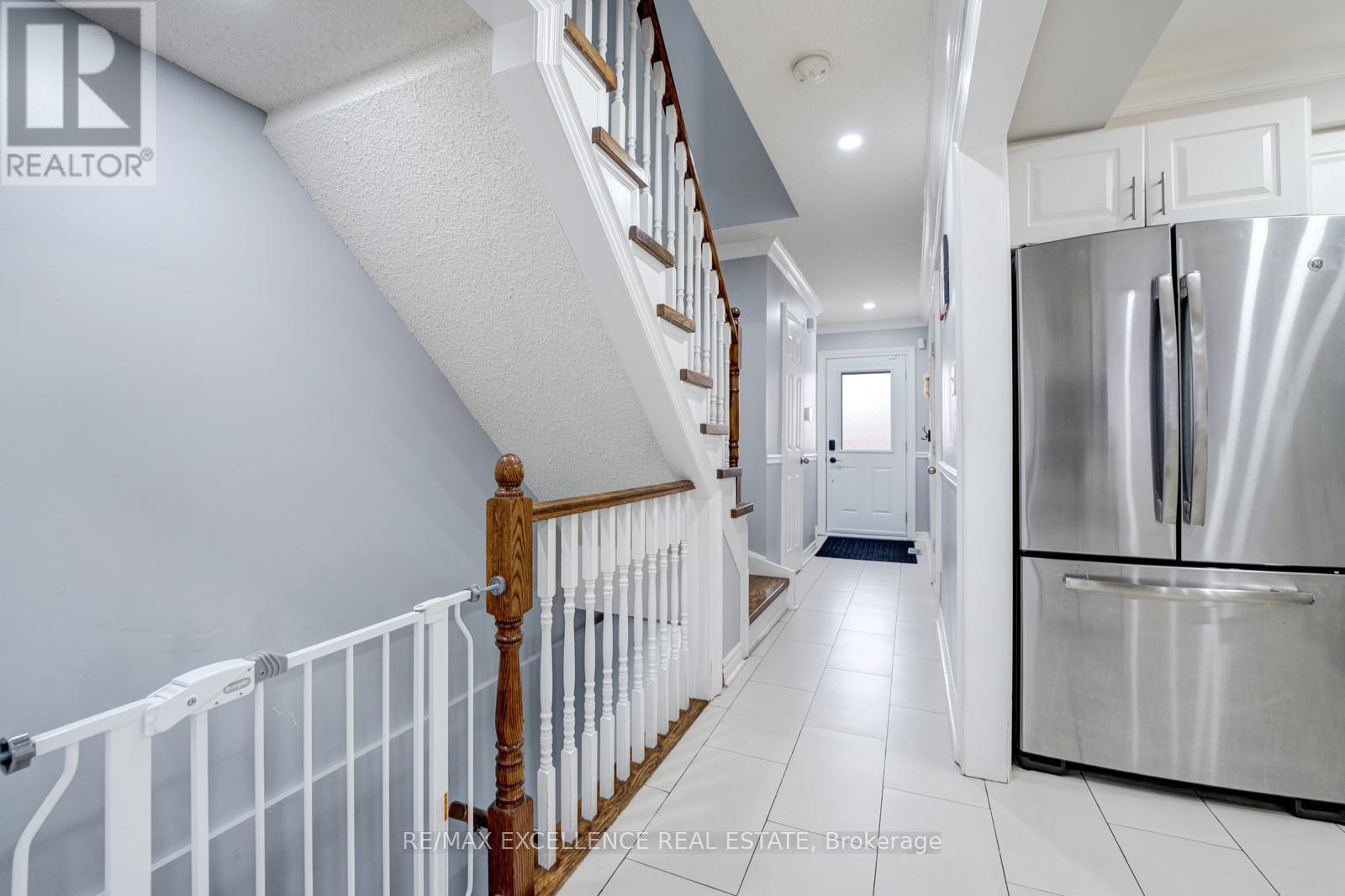 82 Carrie Crescent, Brampton, Ontario  L6Y 4Y6 - Photo 8 - W12580186