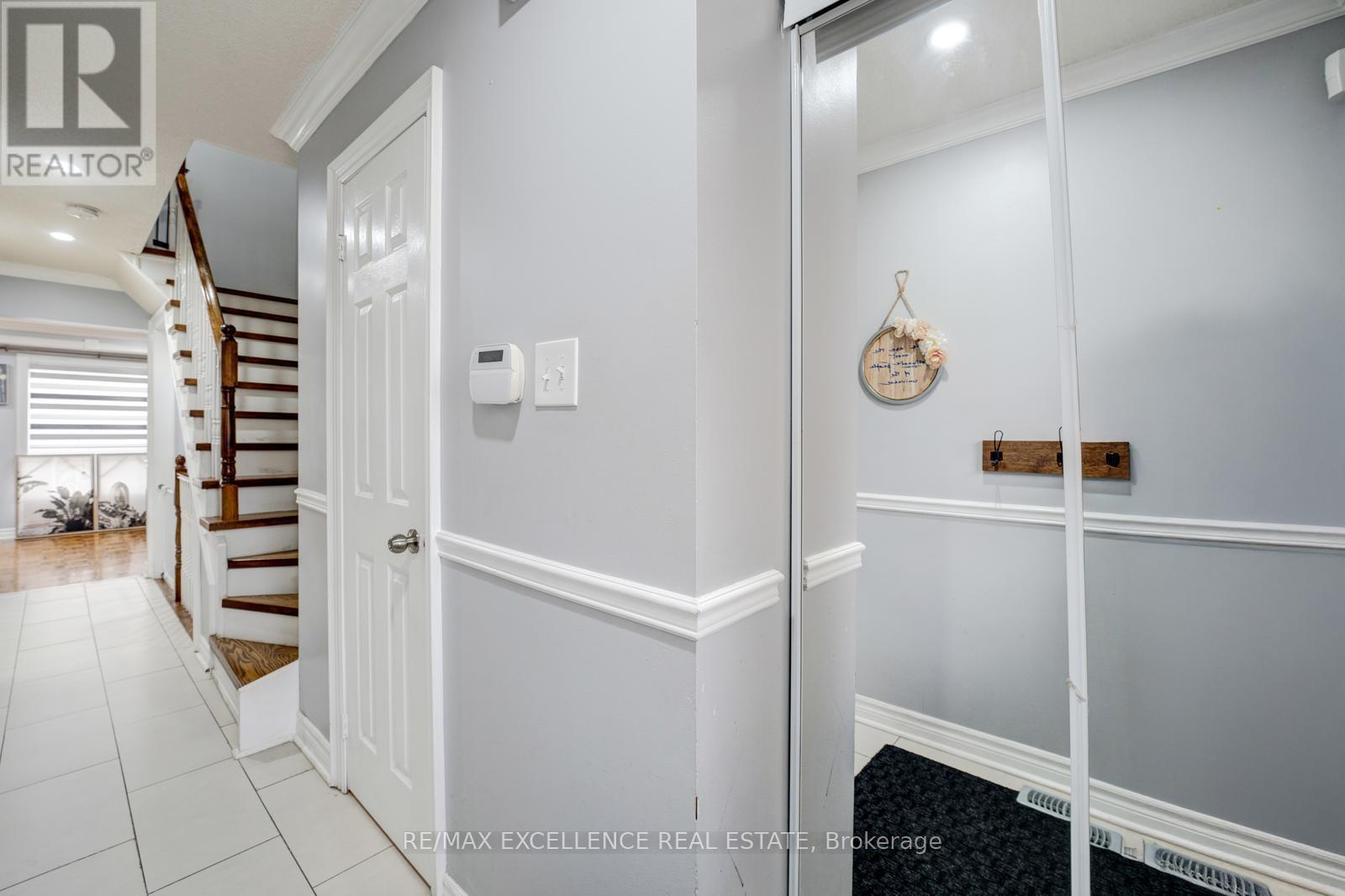 82 Carrie Crescent, Brampton, Ontario  L6Y 4Y6 - Photo 5 - W12580186