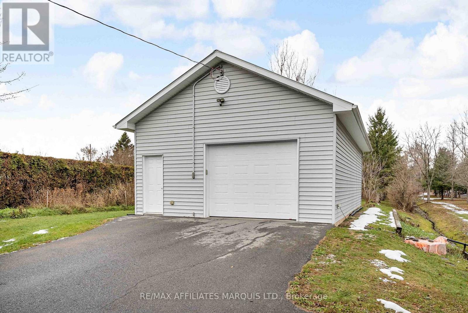 17439 County Rd 18 Road E, South Stormont, Ontario  K0C 2A0 - Photo 3 - X12582374