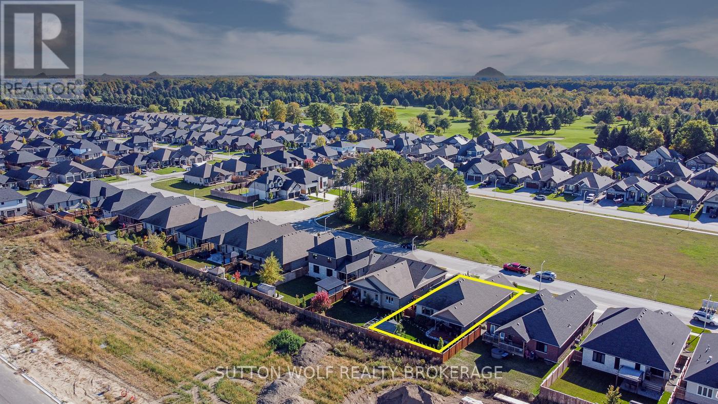 14 Elwood Street, Strathroy-Caradoc, Ontario N7G 0G5 - Photo 32 - X12465794