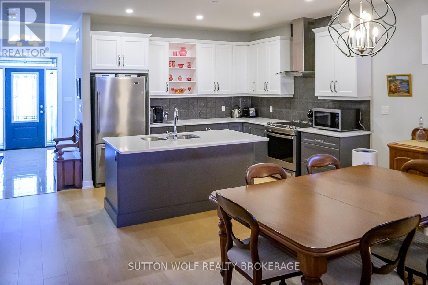 14 Elwood Street, Strathroy-Caradoc, Ontario N7G 0G5 - Photo 8 - X12465794