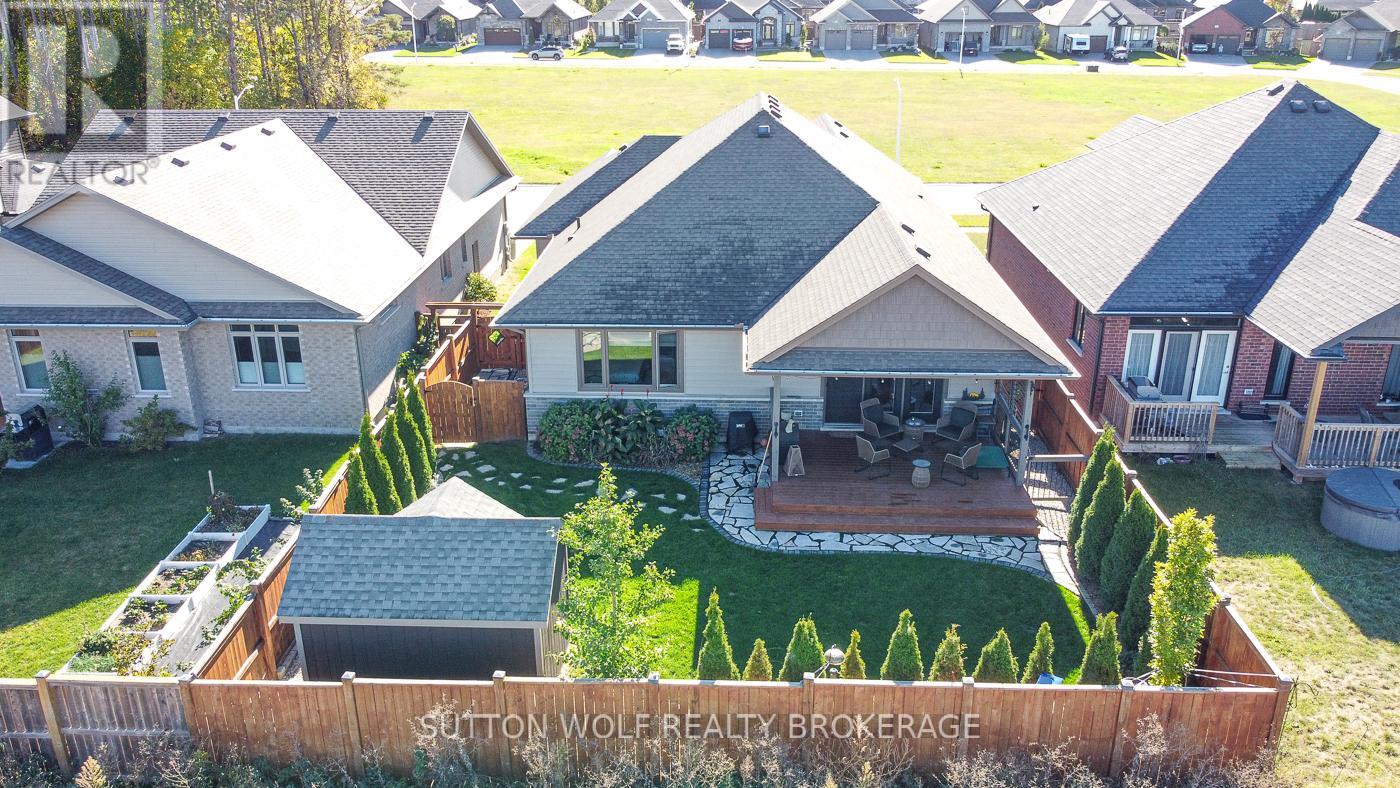 14 Elwood Street, Strathroy-Caradoc, Ontario N7G 0G5 - Photo 30 - X12465794