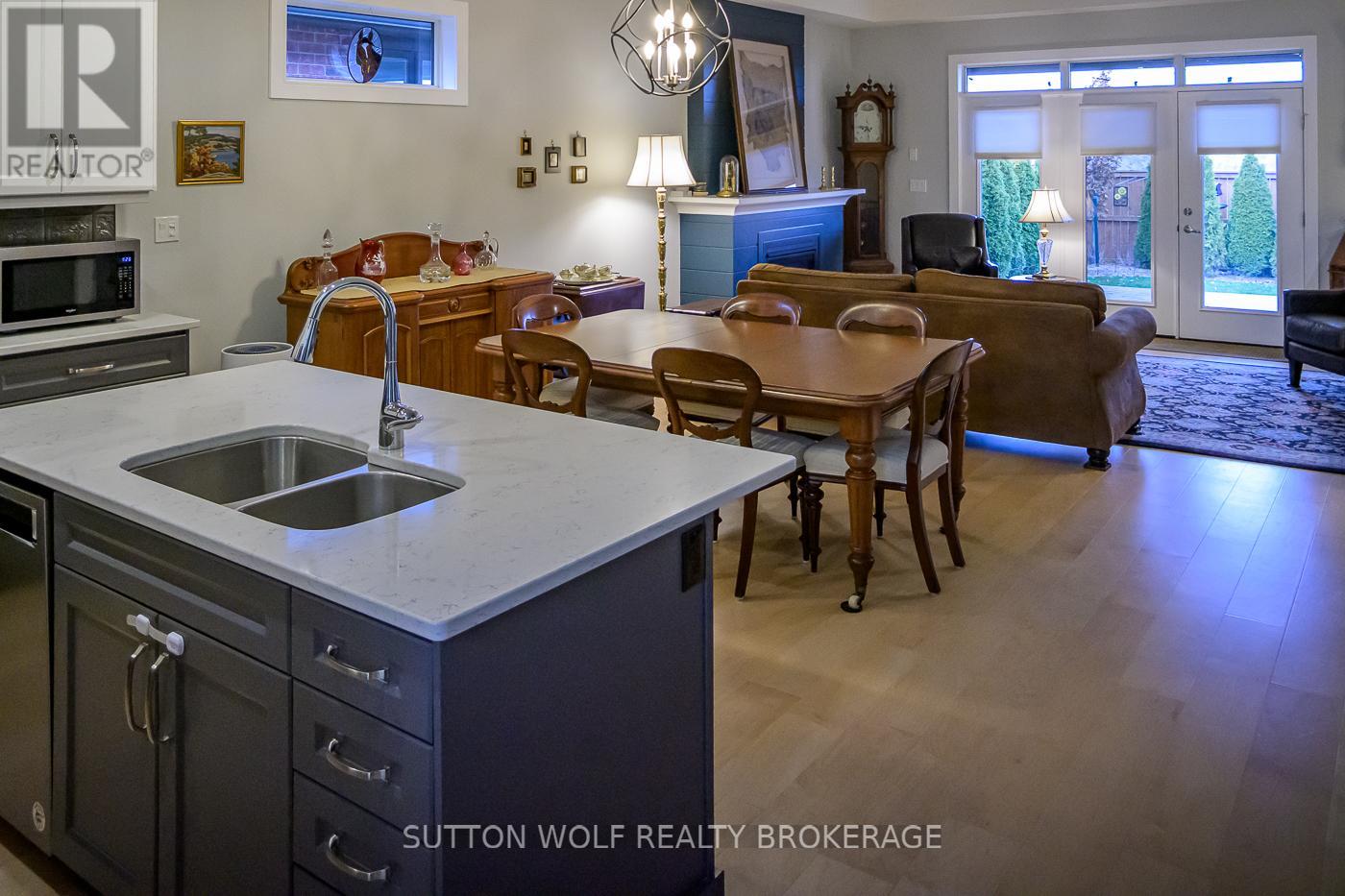 14 Elwood Street, Strathroy-Caradoc, Ontario N7G 0G5 - Photo 4 - X12465794