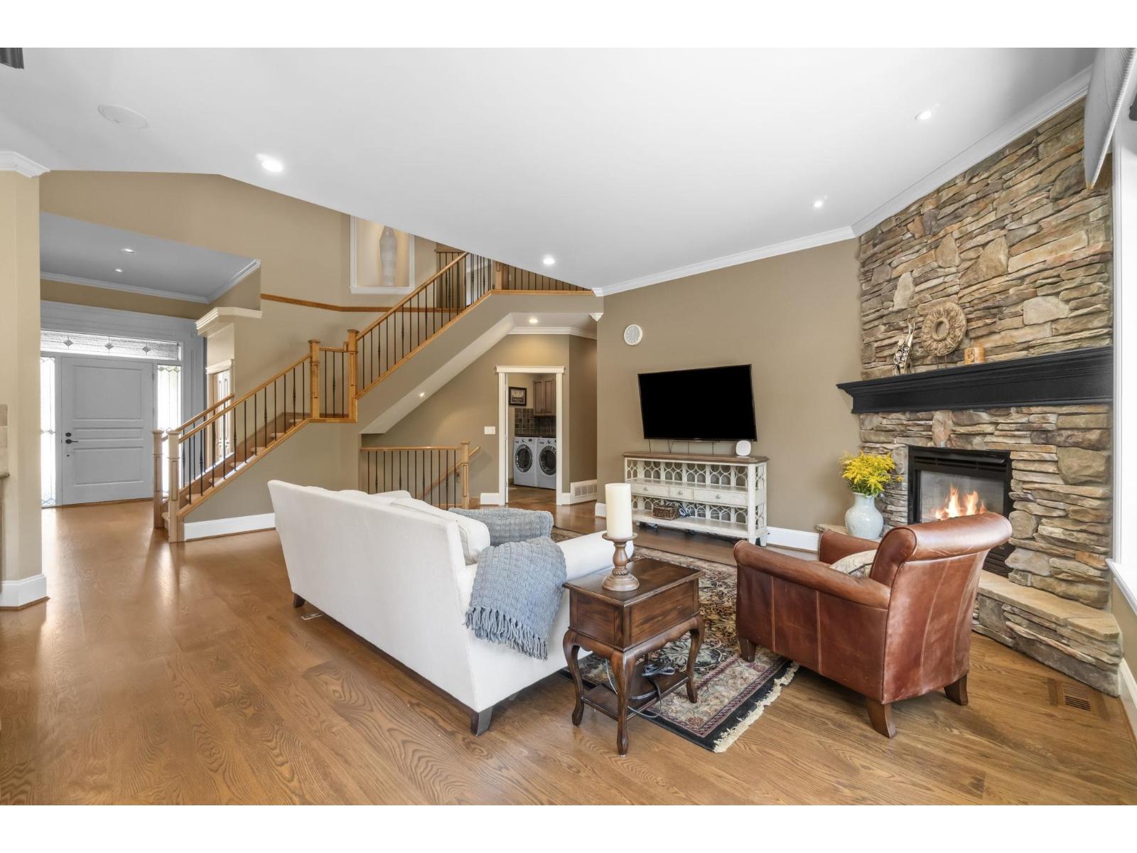 3918 156b Street, Surrey, British Columbia  V3Z 0K8 - Photo 3 - R3070605