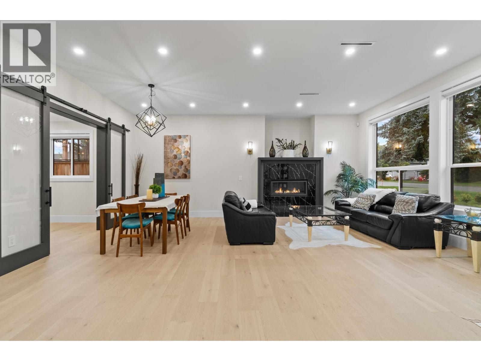 841 Rondeau Street, Coquitlam, British Columbia  V3J 5Z4 - Photo 3 - R3064931