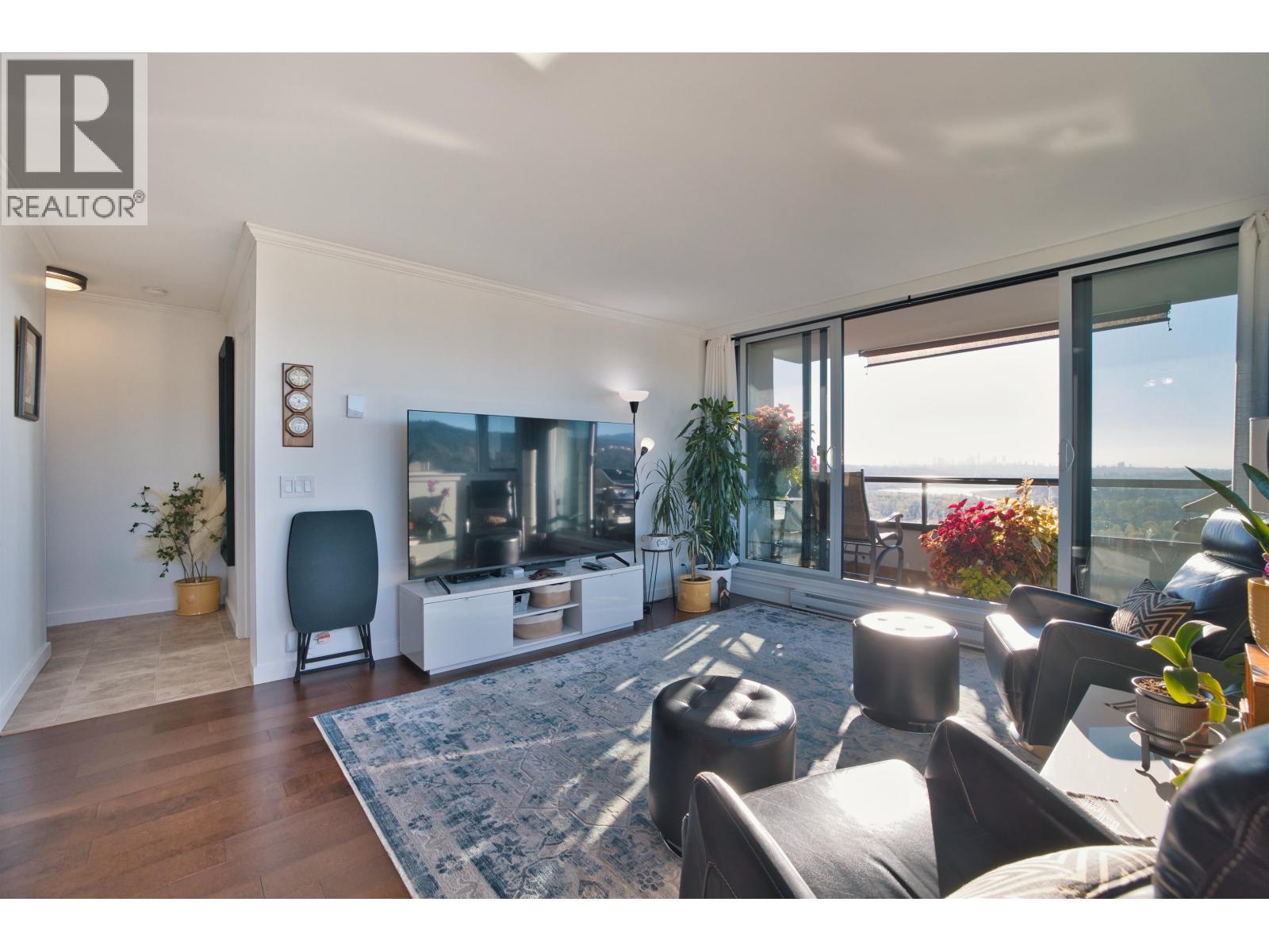 2203 3980 Carrigan Court, Burnaby, British Columbia  V3N 4S6 - Photo 5 - R3070464