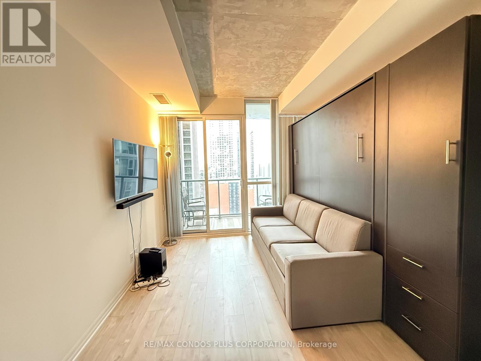 2010 - 88 Blue Jays Way, Toronto, Ontario  M5V 0L7 - Photo 6 - C12582354