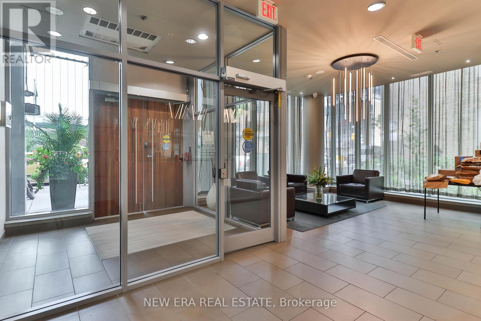 411 - 126 Simcoe Street, Toronto, Ontario  M5H 4E6 - Photo 3 - C12582410